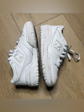 New Balance • 550 White Leather Low-Top Sneakers Size 4 Youth